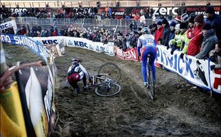 The difficult Zolder parcours claims a victim in the women's race.