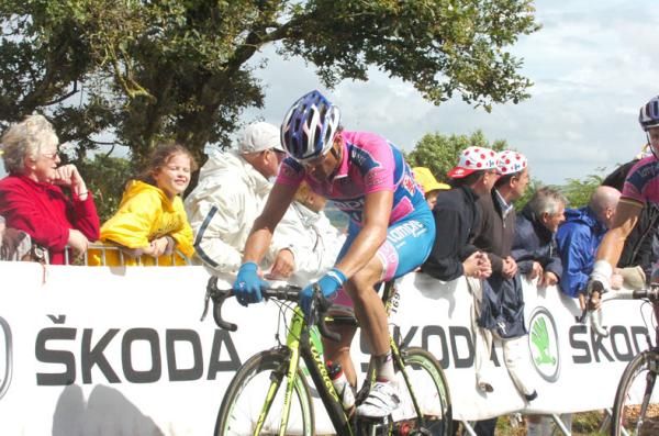 Alessandro Petacchi (Lampre-ISD) suffered on the Mur-de-Bretagne.