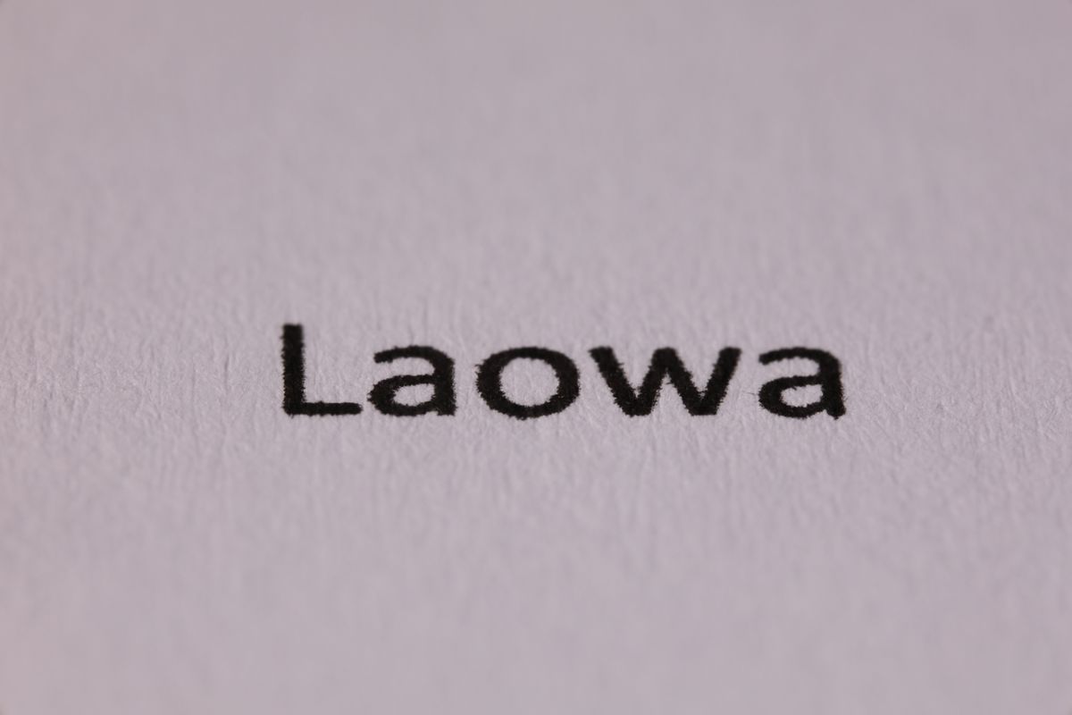 Shooting at a 45-degree slant, here&rsquo;s how the depth of field changes when using apertures of f/11 and f/22, at full 2.0x magnification. The height of the lower-case letters is just 2mm.
