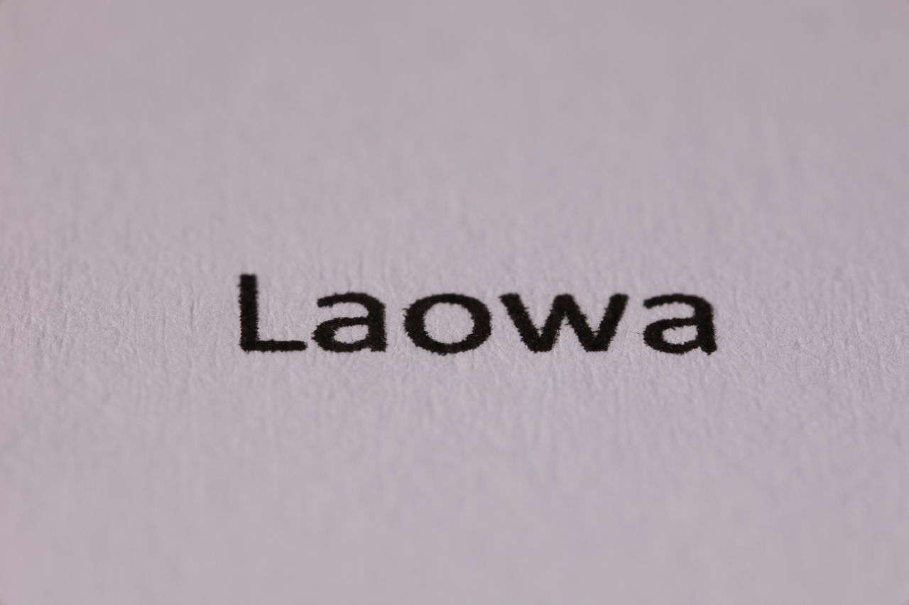 Shooting at a 45-degree slant, here&rsquo;s how the depth of field changes when using apertures of f/11 and f/22, at full 2.0x magnification. The height of the lower-case letters is just 2mm.