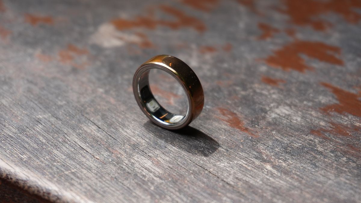 A close up of the Oura Ring 5 on a table