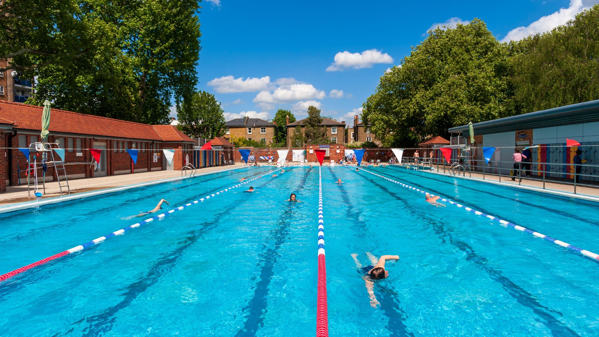Open air public swimming pool at London Fields Lido, UK. (Photo by: Alex Segre/UCG/Universal Images Group via Getty Images)