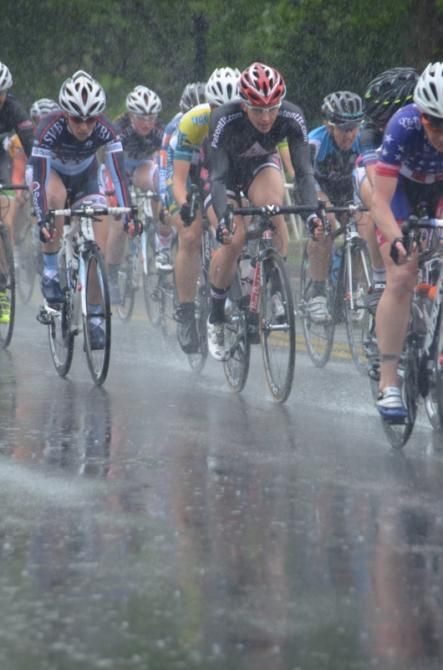 The women's peloton rode through heavy rain