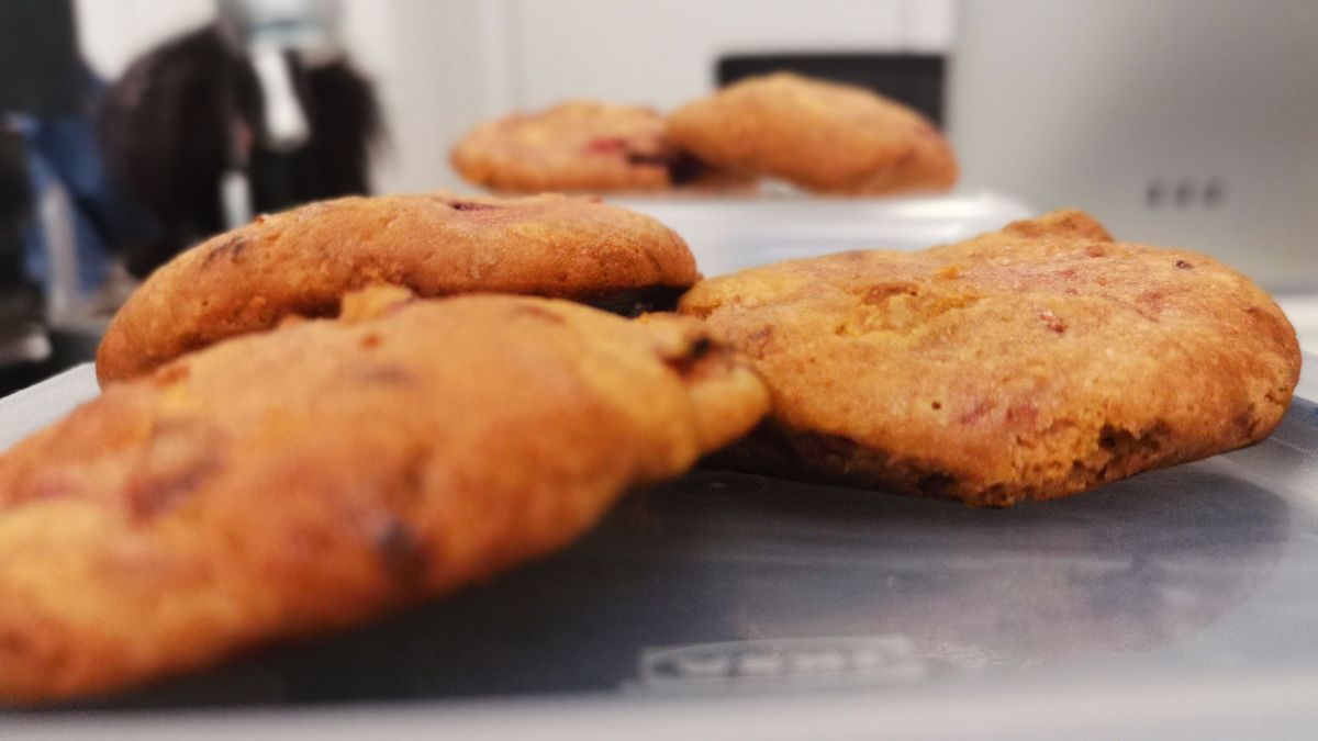 Four out-of-focus cookies, and one in focus. Image credit: TechRadar