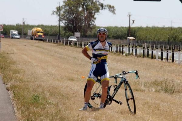 Romain Feillu (Vacansoleil-DCM) fell early on.