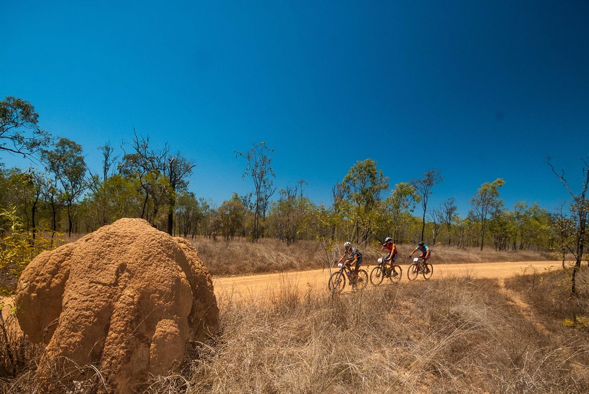 The lead group with Nissen, Huber and Johnston on a wide and open Outback road.