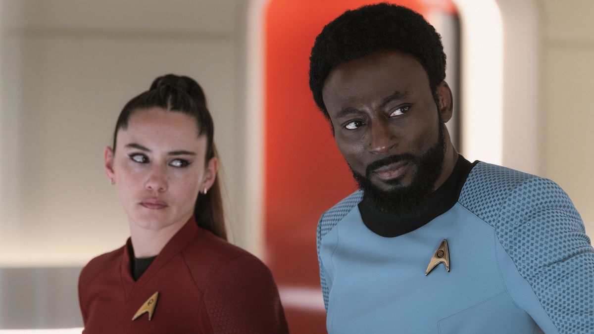 (L-R): Christina Chong as La’an Noonien-Singh and Babs Olusanmokun as Dr. M’Benga in Star Trek: Strange New Worlds, episode 8, season 4