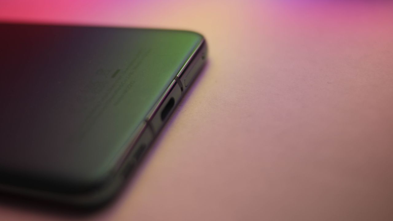 OnePlus 10 Pro's port