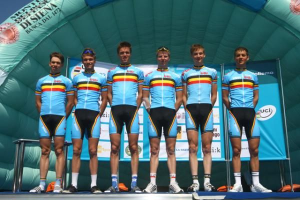 The Belgian riders are presented prior to the stage.