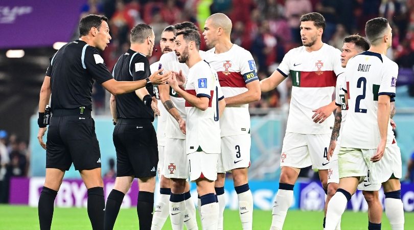 Pepe, Bruno Fernandes and several other Portugal players complain to the referee during their team&#039;s 1-0 loss to Morocco at World Cup 2022.