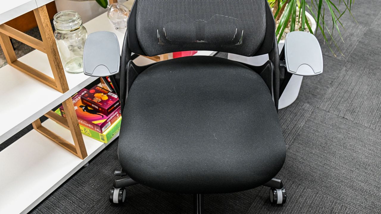 Desky Pro Plus Ergonomic Chair waterfall seat