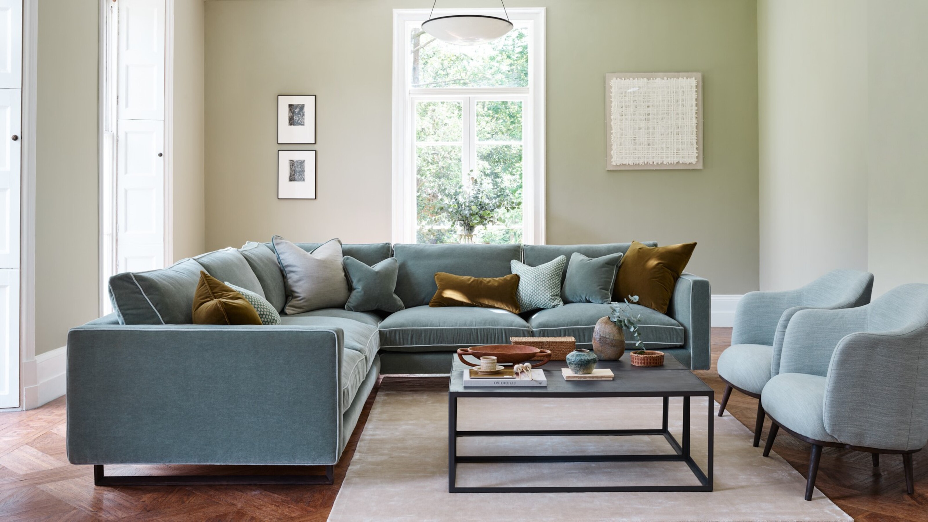 meel zuur Doelwit Is it okay to put a sofa in front of a window? | Livingetc