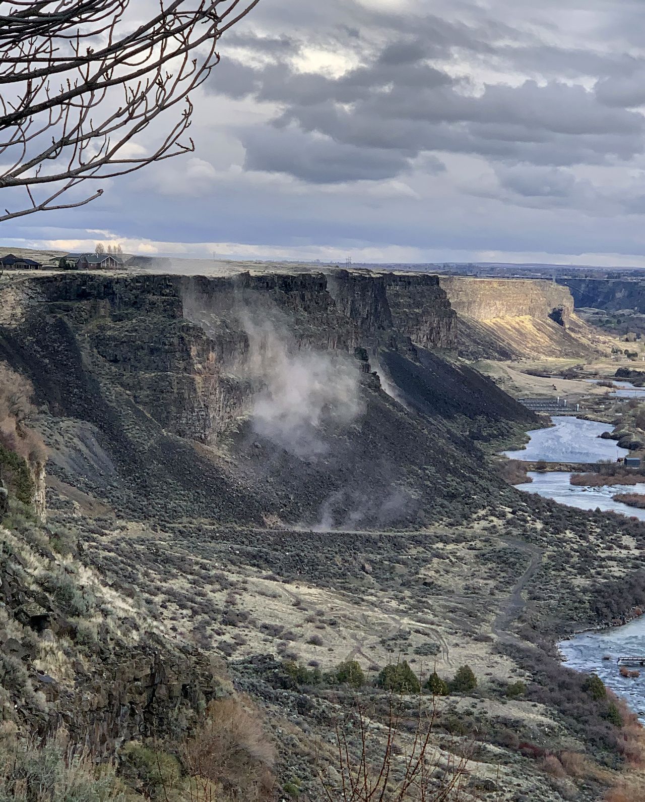 Rocks fall in Snake River Canyon during Tuesday&amp;#039;s earthquake in Idaho.