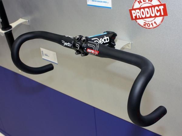 Deda's popular Zero100 stem is now offered with a blue accent stripe.