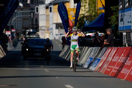 Amanda Spratt (Orica AIS) wins from the breakaway two ahead of Elena Cecchini at Th&uuml;ringen Rundfarht 2016 - Stage 6