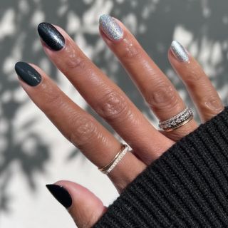 @themaniclub silver ombré nail design