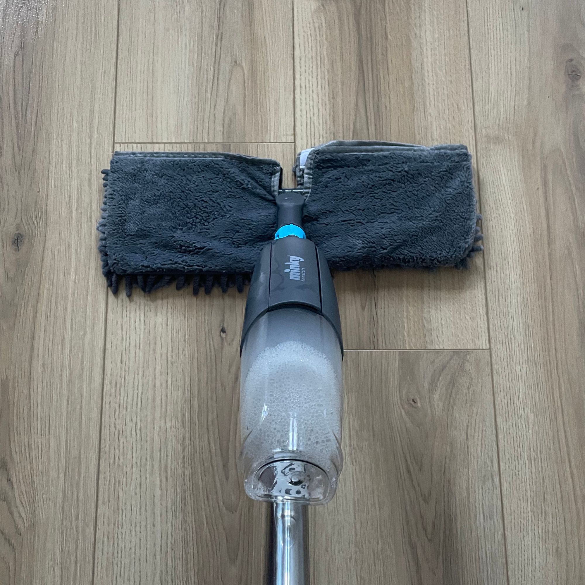 Minky Flexi Spray Mop cleaning wood-effect flooring