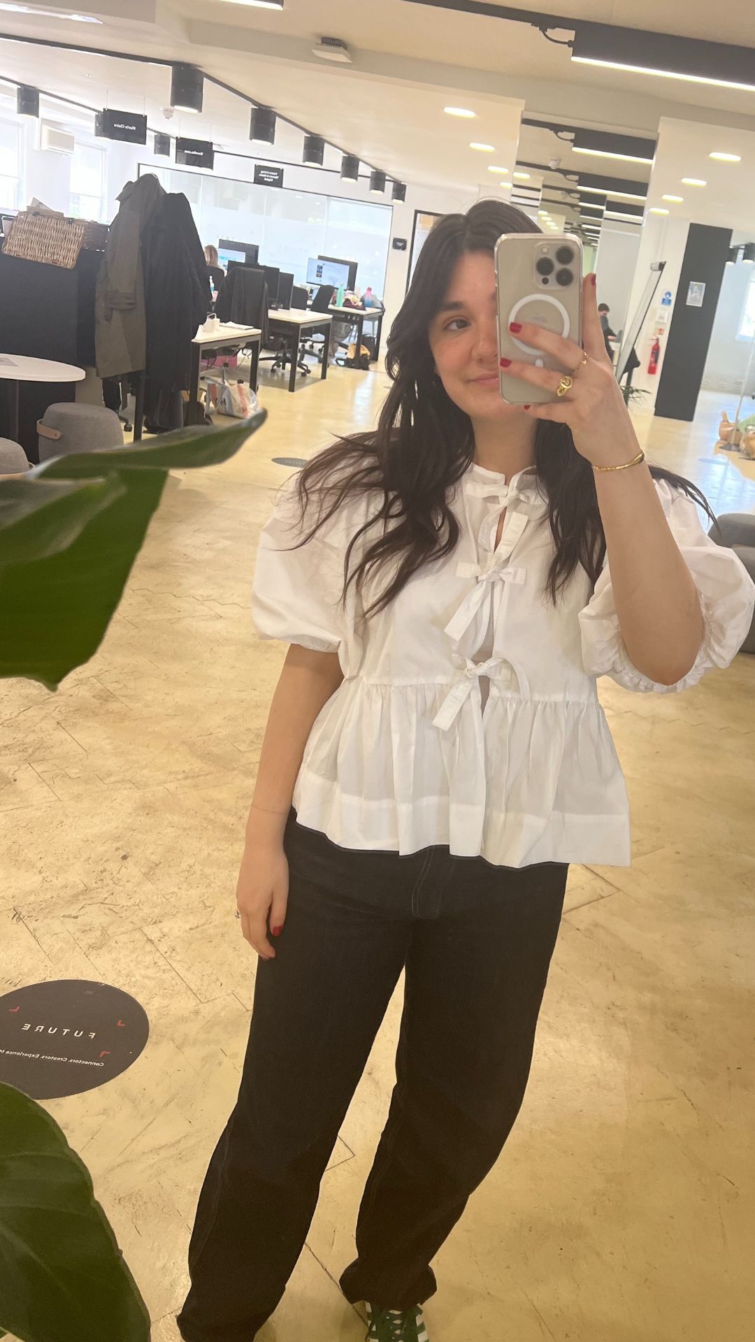 Myoovi review: Sofia using myoovi device in the office for period pain relief