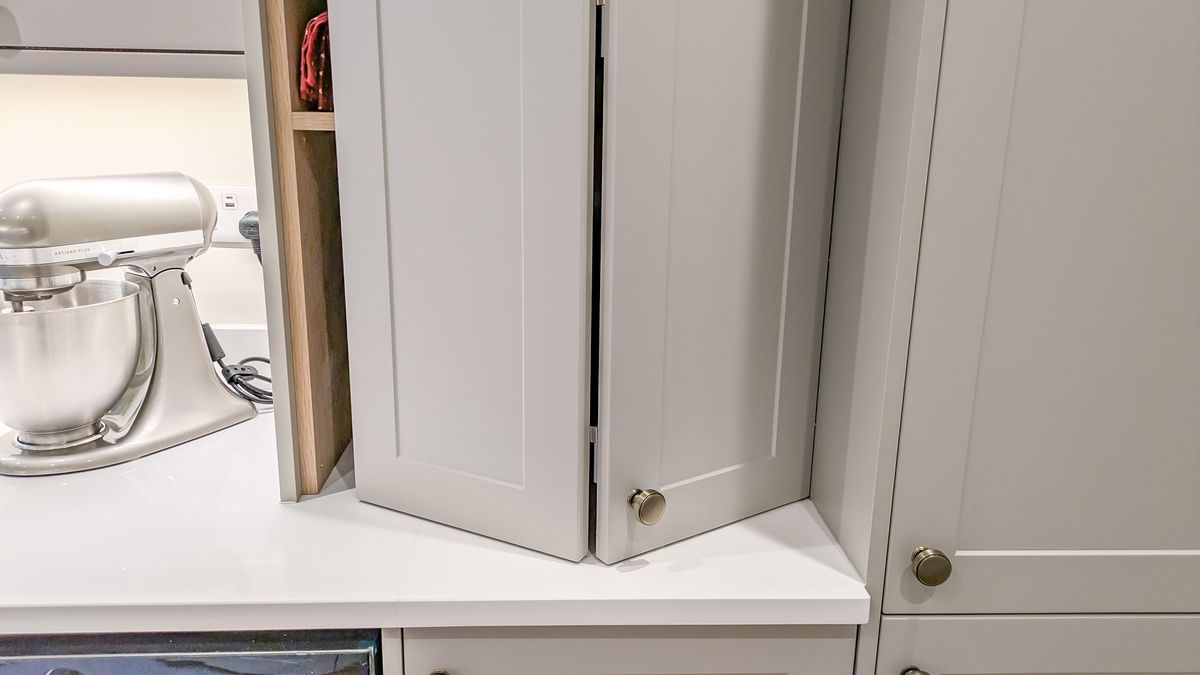 Kitchen appliance garage