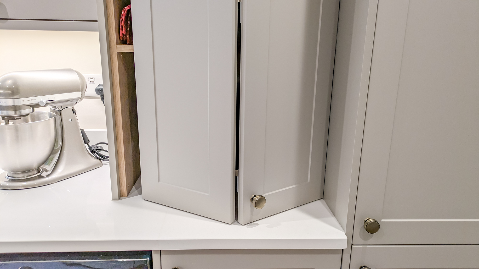 Kitchen appliance garage