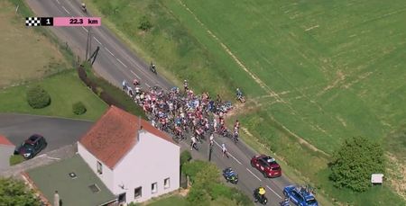 The moment of the crash at the 4 Jours de Dunkerque