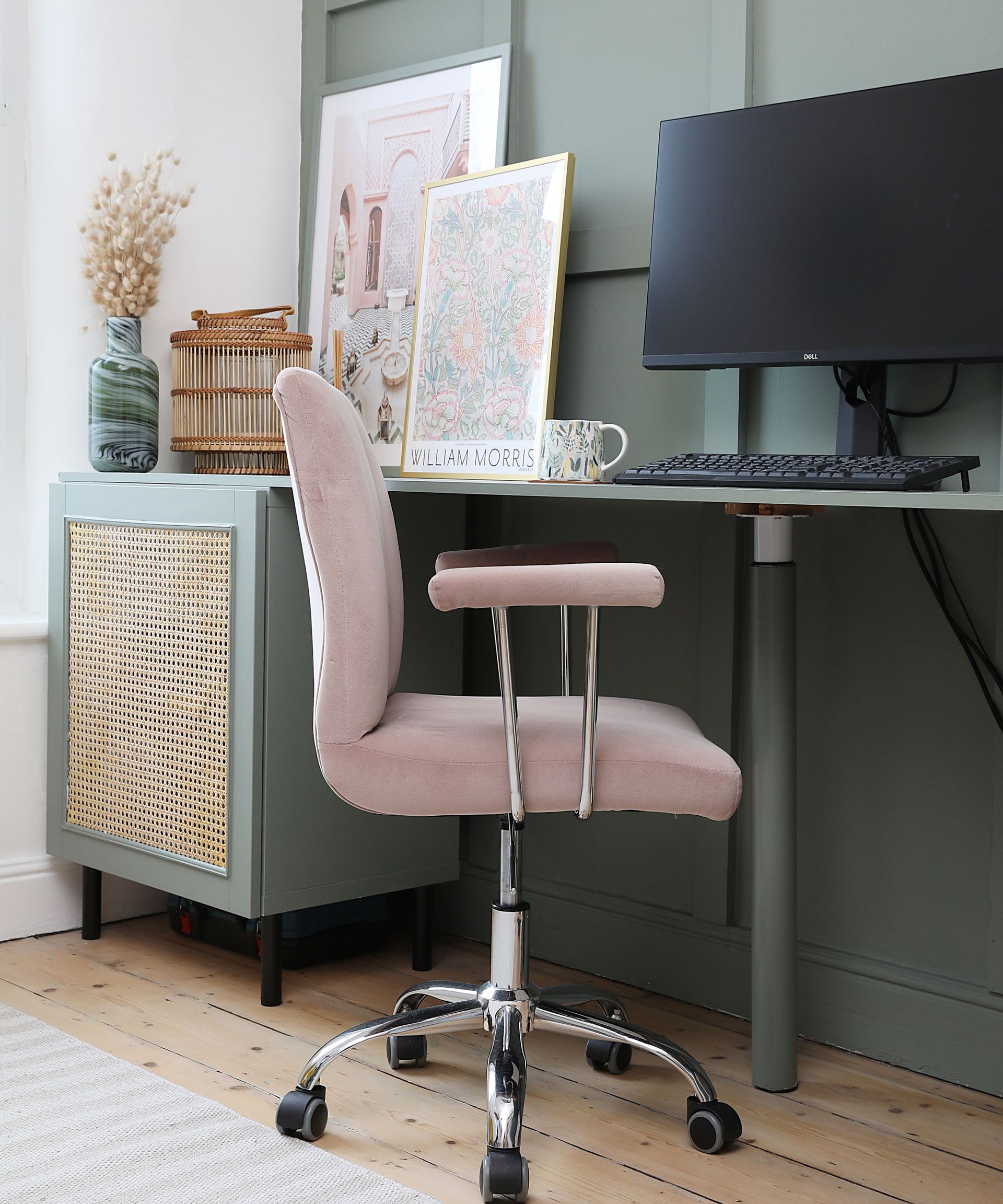 Esther Pillans membawa sentuhan apik Paris ke teras bergaya Victoria yang telah direnovasi