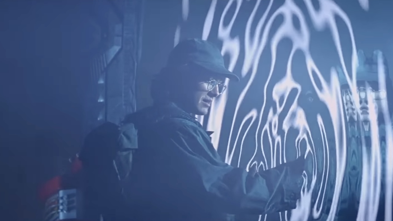 James Spader&#039;s Daniel Jackson about to go through Stargate portal in original Stargate movie