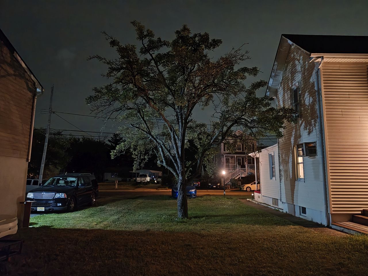 Motorola Razr Plus 2024 low light sample.