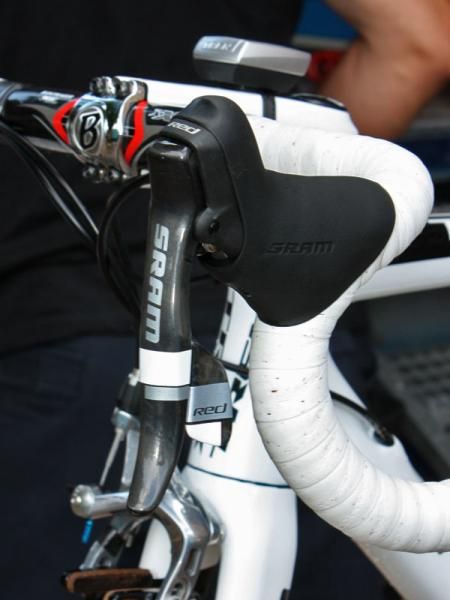 The effect is subtle but the white accents undoubtedly look good on Contador's custom white Trek 6 Series Madone.