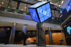 UK mid-cap stocks - London Stock Exchange lobby