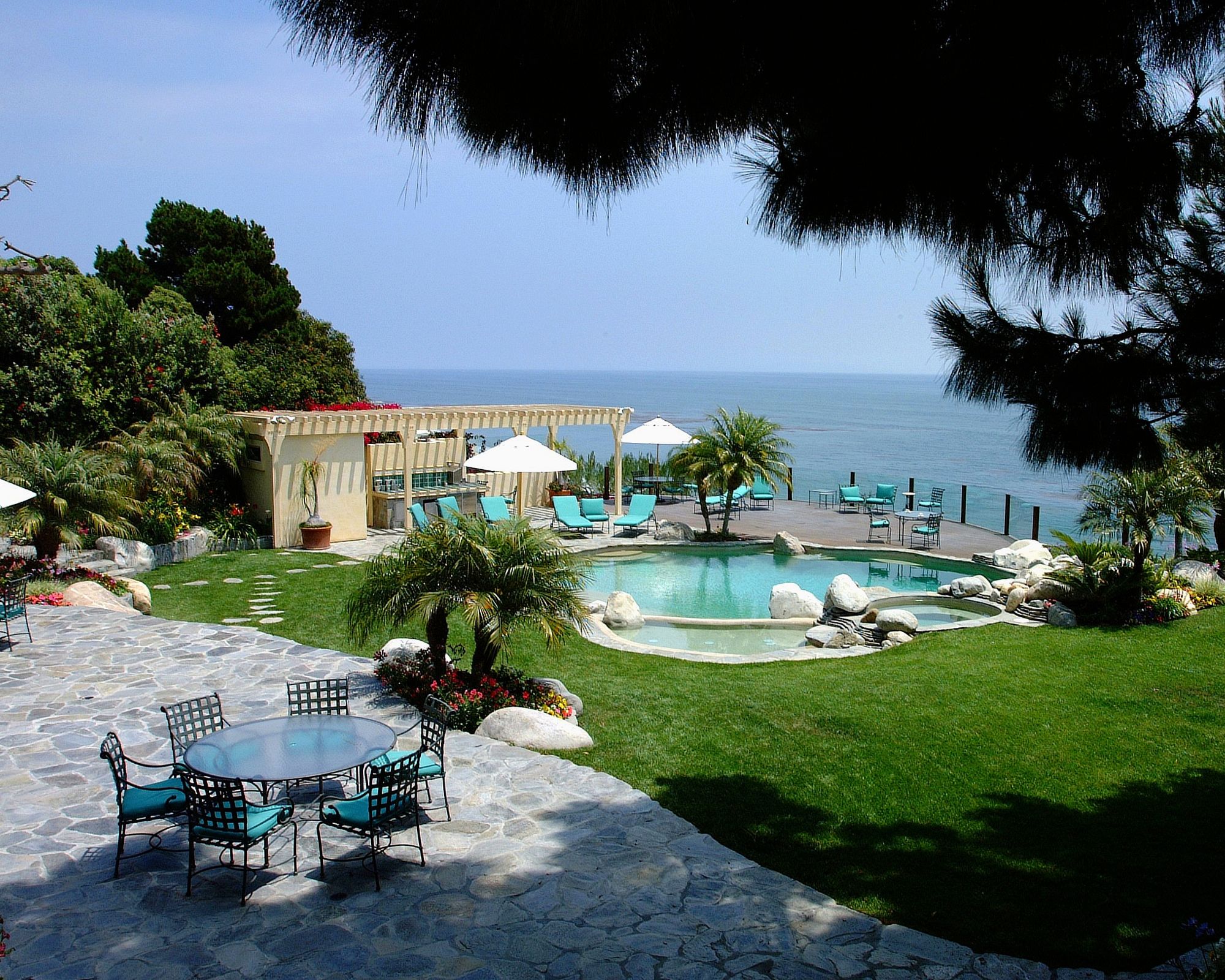 Jane Seymour's Malibu pool