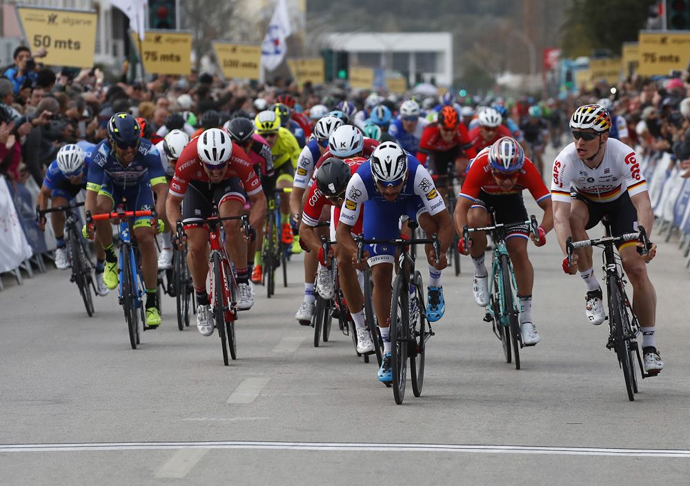 Fernndo Gaviria gets the advantage at the end of stage 1 at Volta ao Algarve