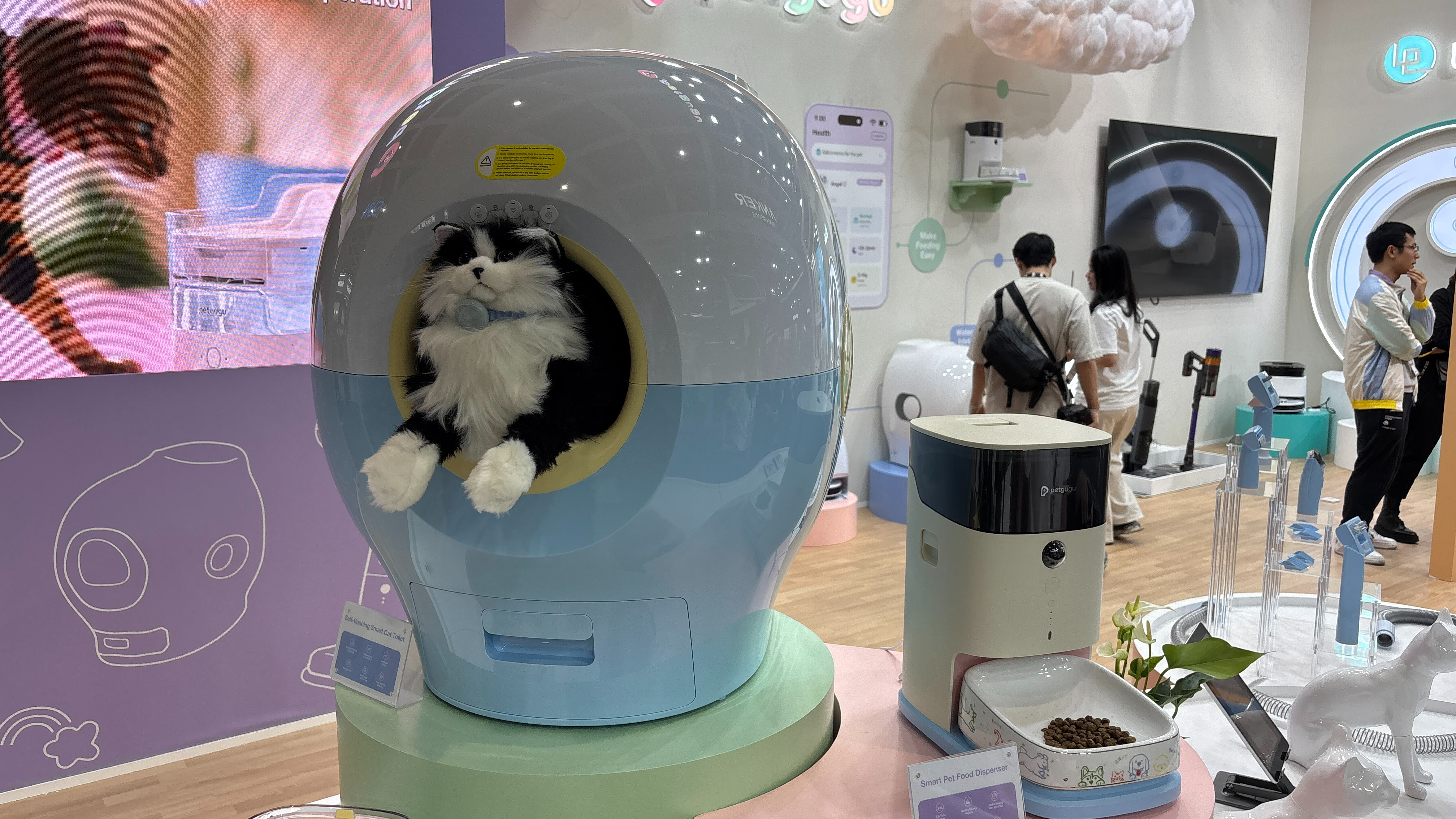 Self flushing cat toilet at IFA 2025
