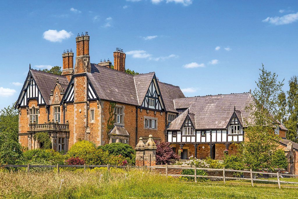 Houses for sale with wildlife ponds: Bulkeley Grange, Malpas, Cheshire