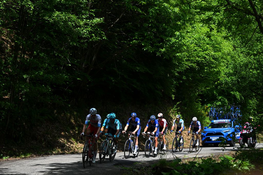 LIVIGNO MOTTOLINO ITALY MAY 19 LR Davide Bais of Italy and Team Polti Kometa Alessandro Tonelli of Italy and Team VF Group Bardiani CSF Faizane Lewis Askey of The United Kingdom Laurence Pithie of New Zealand and Team Groupama FDJ Harrison Wood of The United Kingdom and Team Cofidis and Lilian Calmejane of France and Team Intermarche Wanty compete in the breakaway during the 107th Giro dItalia 2024 Stage 15 a 222km stage from Manerba del Garda to Livigno Mottolino 2387m UCIWT on May 19 2024 in Livigno Mottolino Italy Photo by Dario BelingheriGetty Images