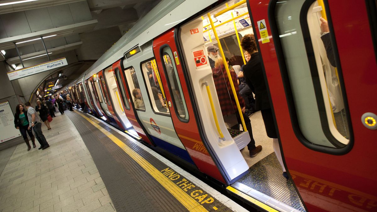 Three dan EE menghadirkan 4G dan 5G penuh di seluruh London Underground