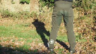 The rear of a man wearing MTB pants