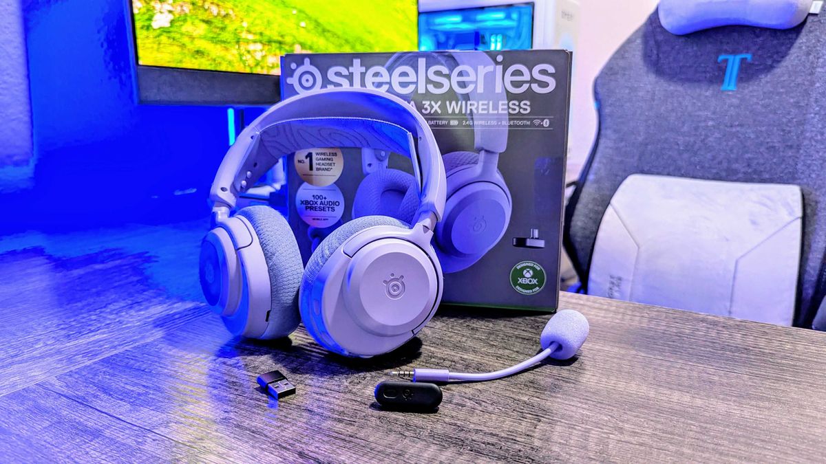 Image of the SteelSeries Arctis Nova 3X Wireless gaming headset.