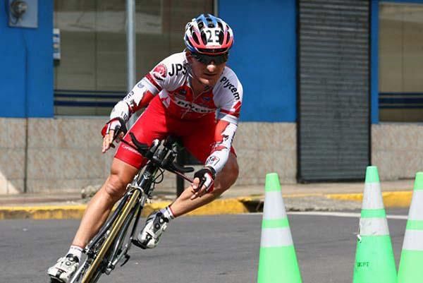 A Plycem-JPS-Orbea rider