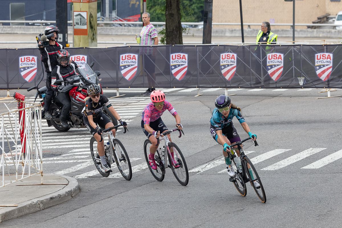 With 6 laps still to go, Lauren De Cresenzo (Cinch Rise), Emma Langley (EF Education Tibco SVB), and Skylar Schneider (L39ION of Los Angeles) ecaped over the top of the climb and built a small gap between them and the field.