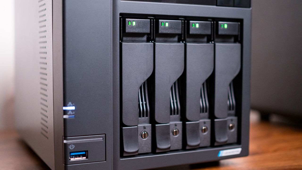Asustor AS6604T NAS review
