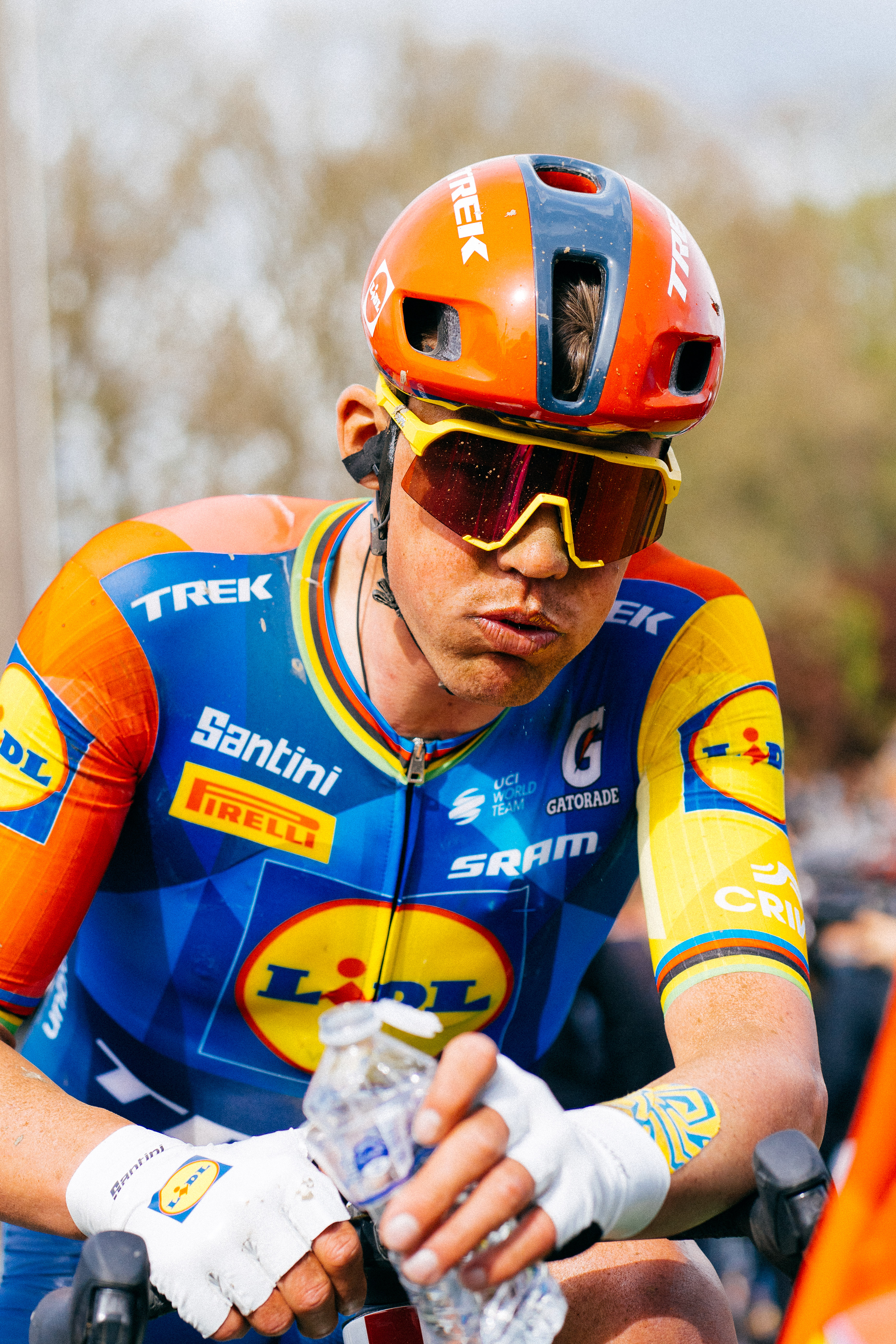 Los corredores de la París-Roubaix en la meta