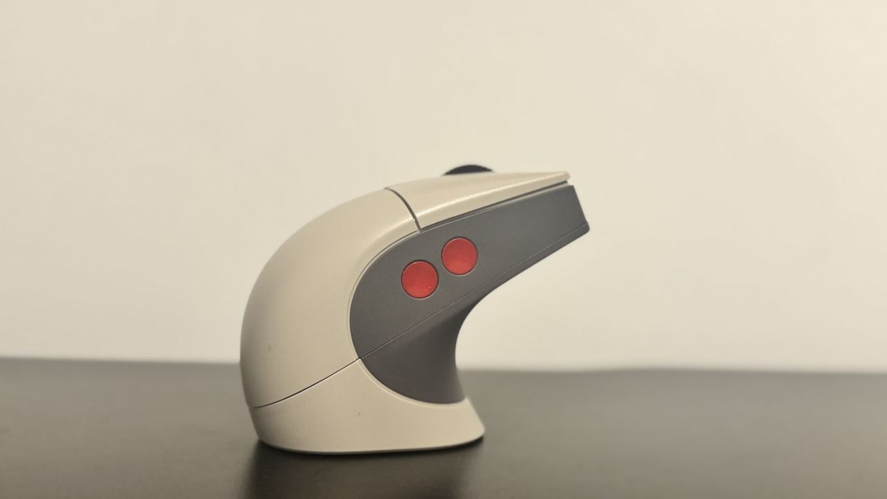 8BitDo Retro R8 gaming mouse