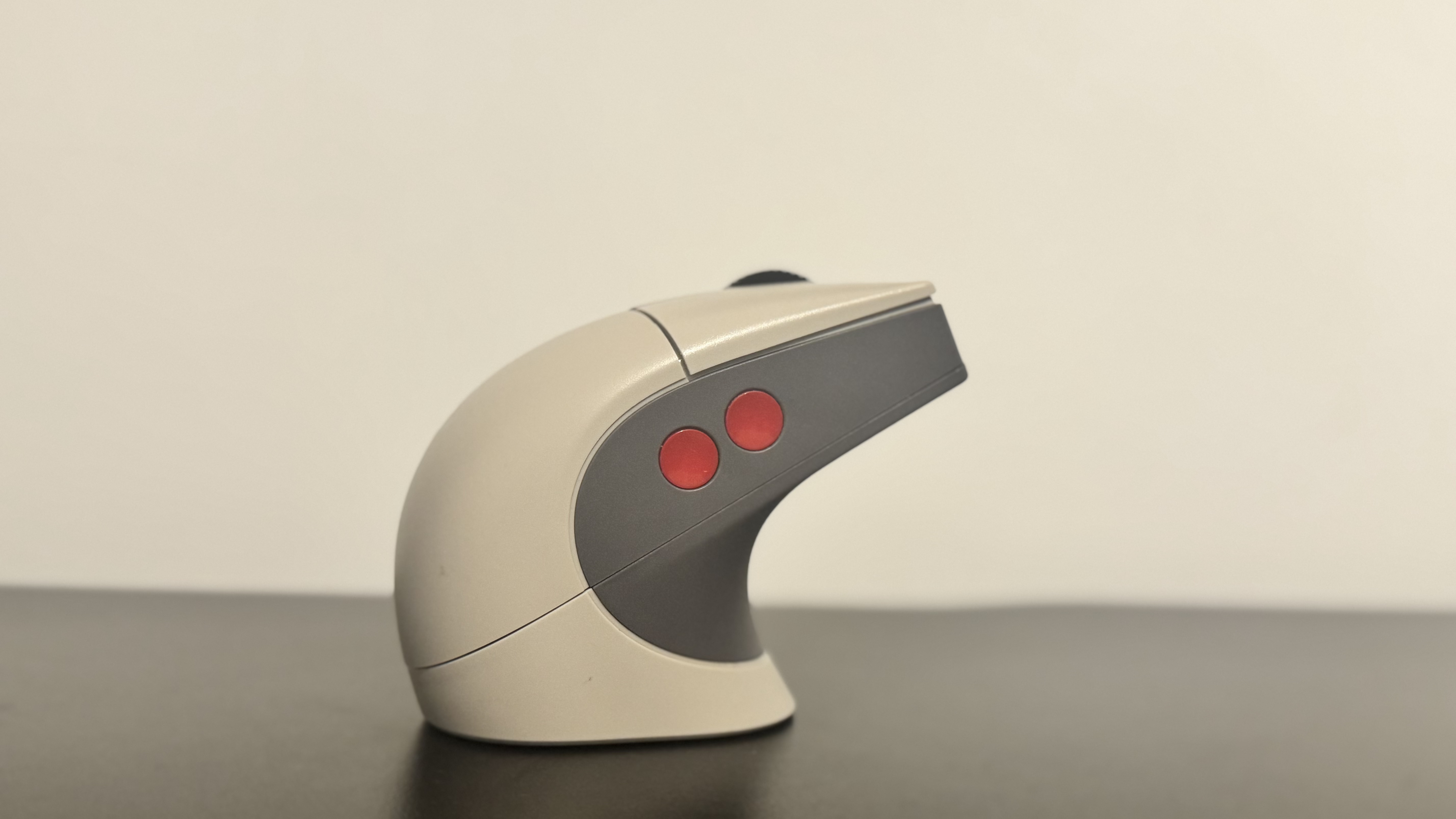 8BitDo Retro R8 gaming mouse