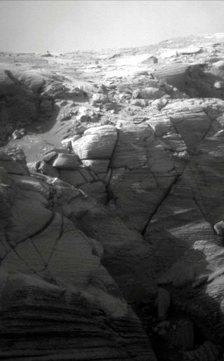 Opportunity Rover Eyes Cliff Face on Mars