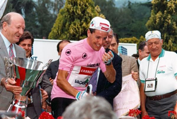 1987 Giro d'Italia winner Stephen Roche laughs off the champagne blast to the face he inflicted upon himself.