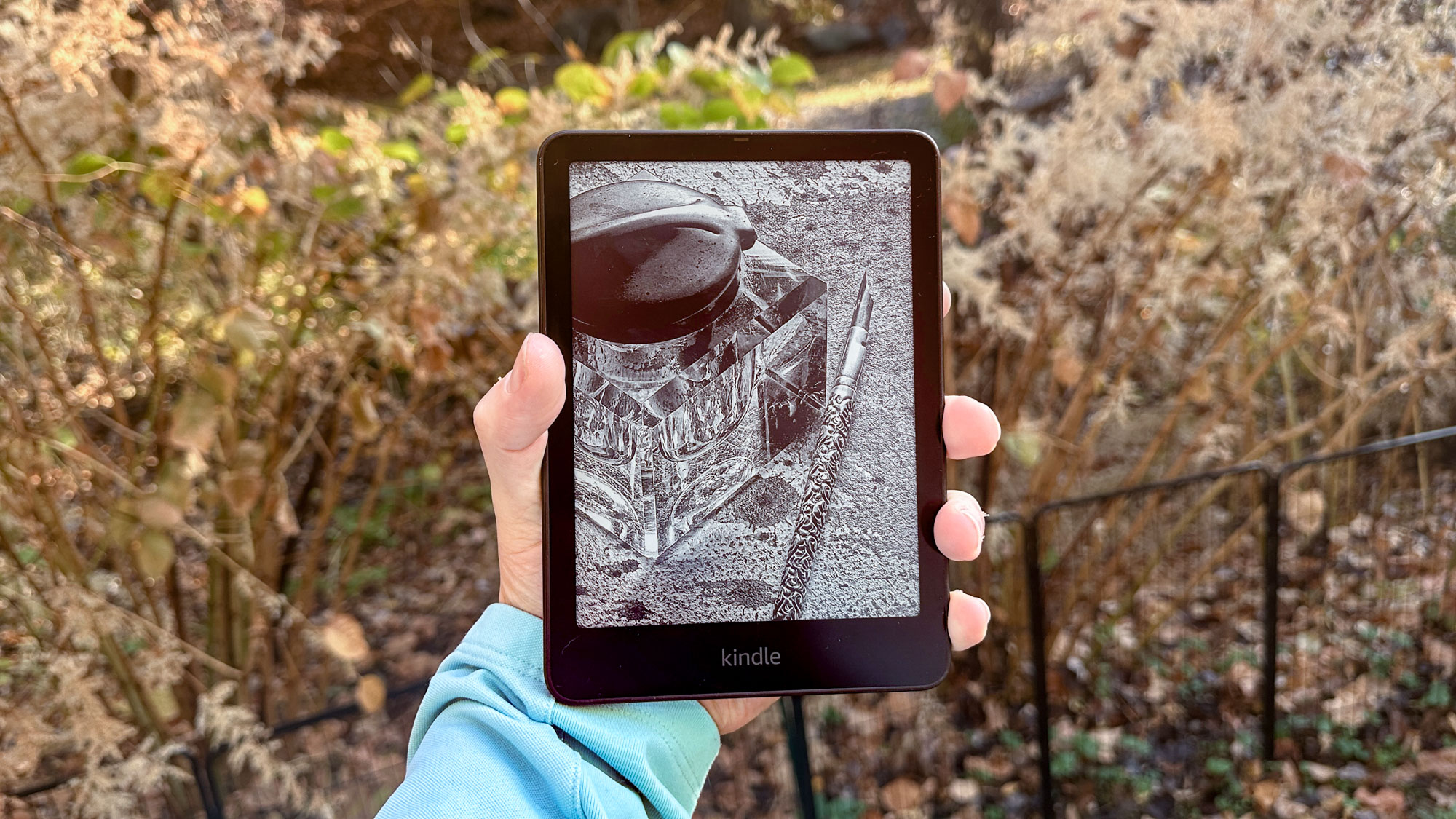 Kindle Paperwhite (2024) in hand