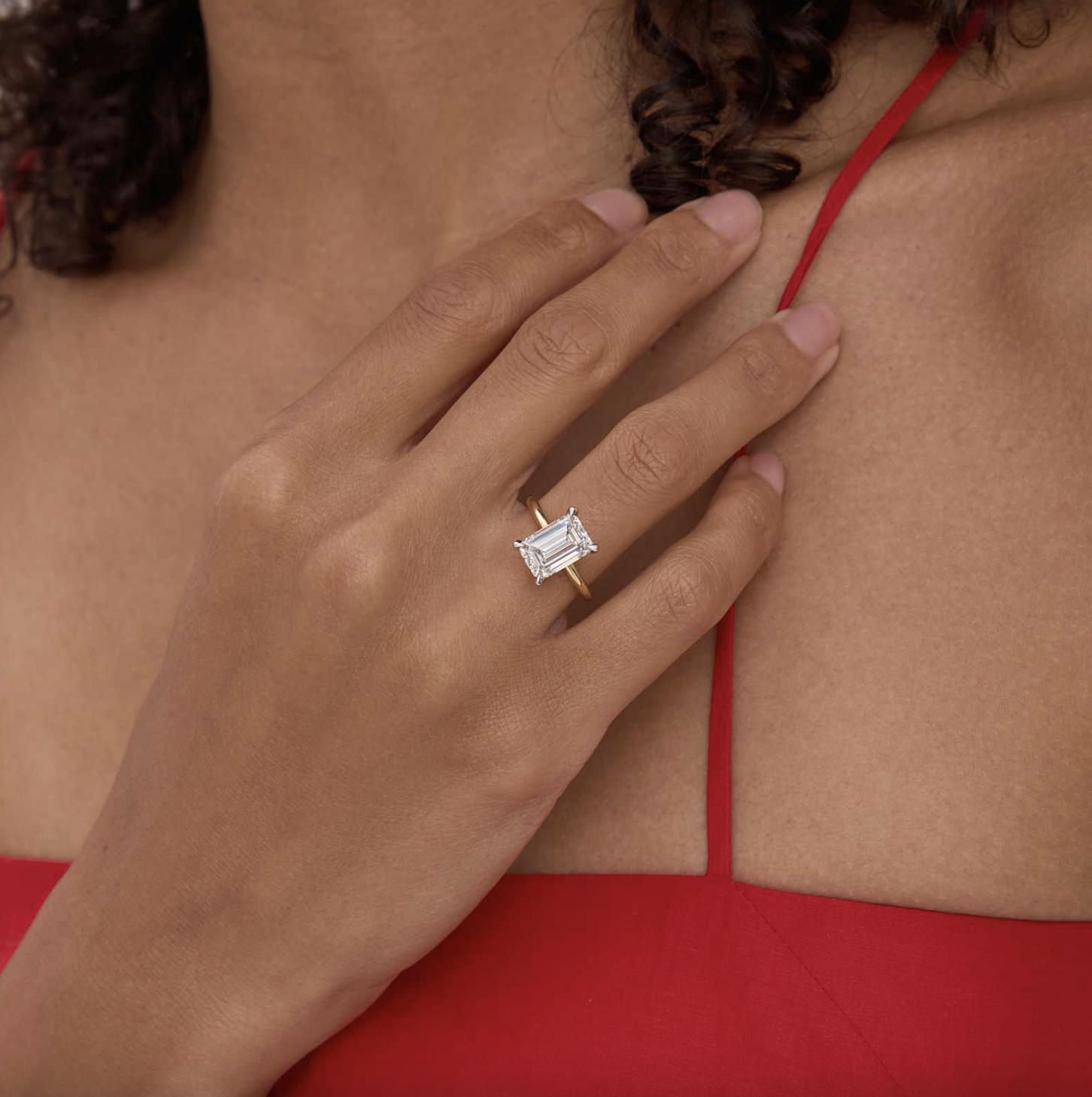 a model wearing a lab-grown diamond engagement ring from kimai