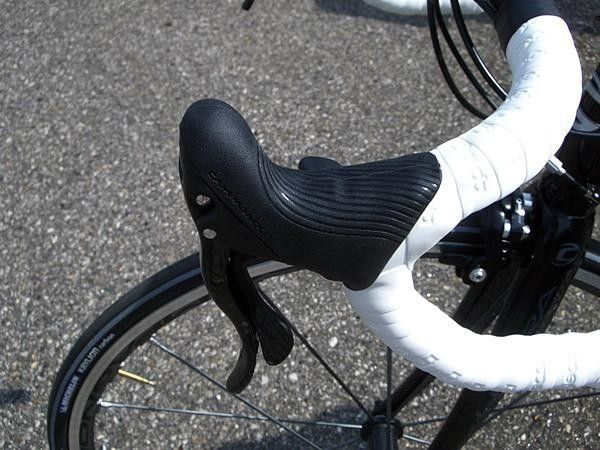 Improved brake cable routing prevents uncomfortble bulges in top of the hoods.