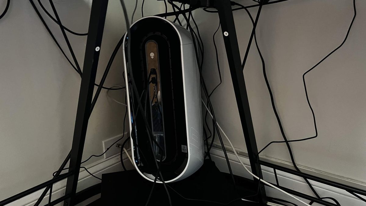 PC Gamer team cable management skills